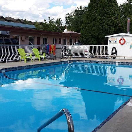 Swiss Sunset Inn Penticton Bagian luar foto