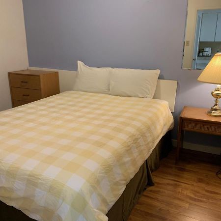 Swiss Sunset Inn Penticton Bagian luar foto
