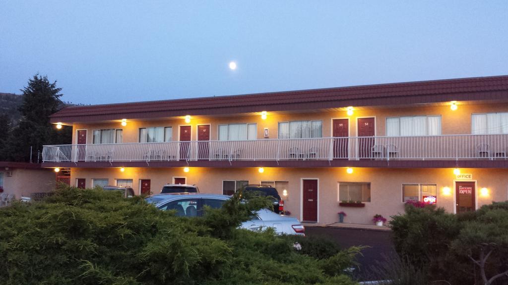 Swiss Sunset Inn Penticton Bagian luar foto