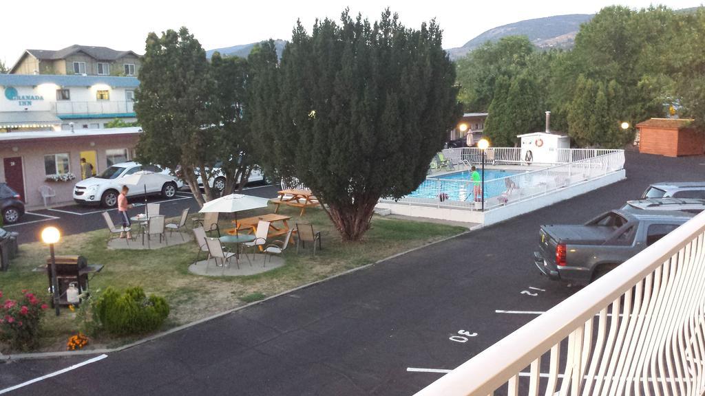 Swiss Sunset Inn Penticton Bagian luar foto