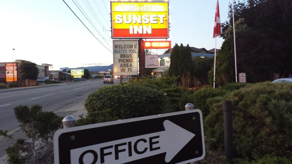 Swiss Sunset Inn Penticton Bagian luar foto