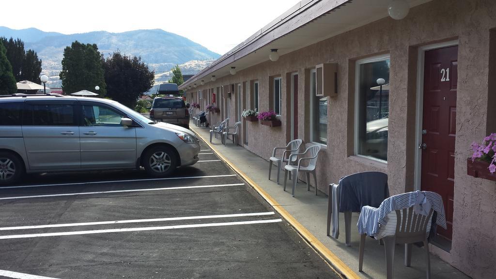 Swiss Sunset Inn Penticton Bagian luar foto