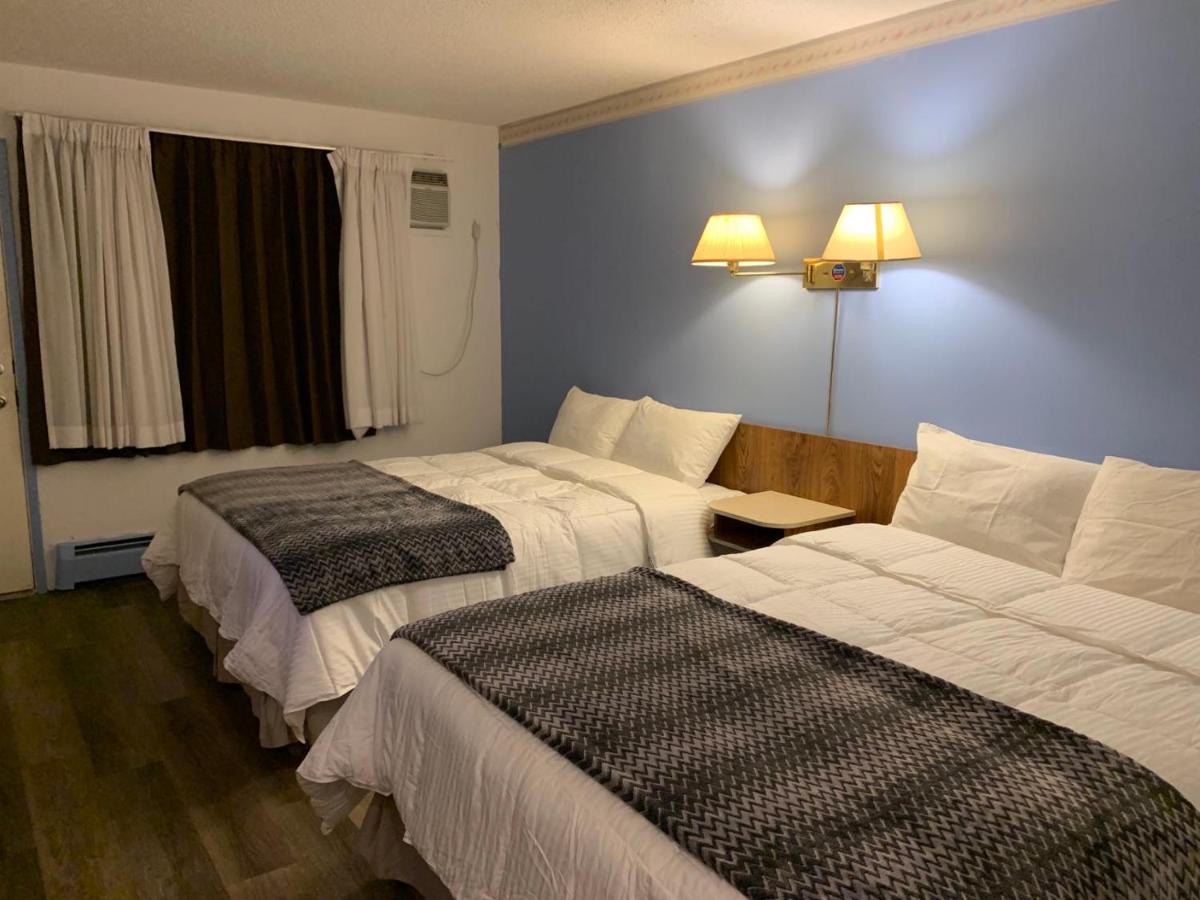 Swiss Sunset Inn Penticton Bagian luar foto