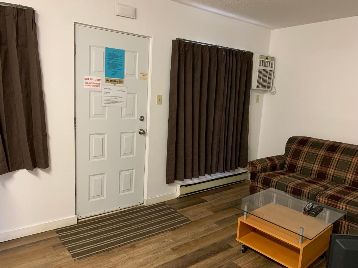 Swiss Sunset Inn Penticton Bagian luar foto