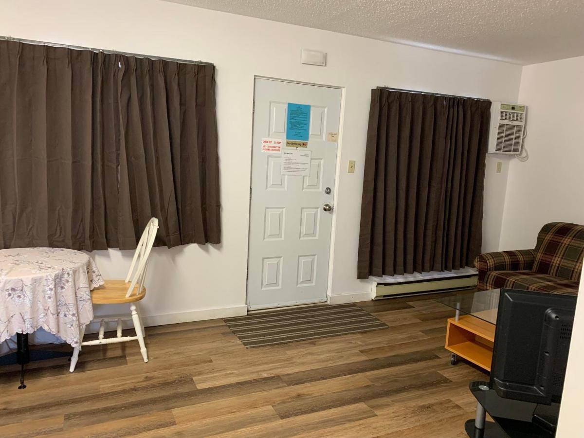 Swiss Sunset Inn Penticton Bagian luar foto