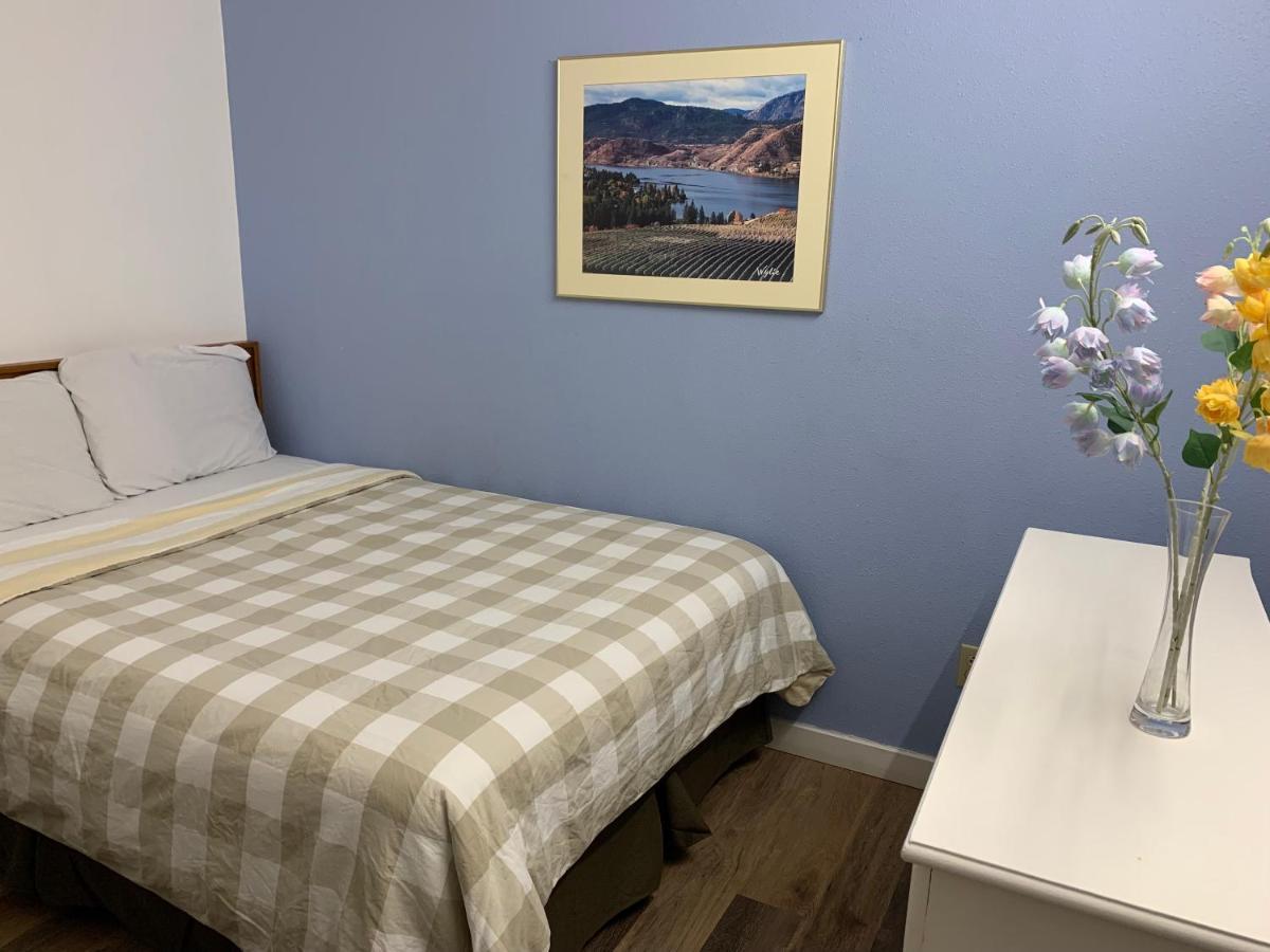 Swiss Sunset Inn Penticton Bagian luar foto