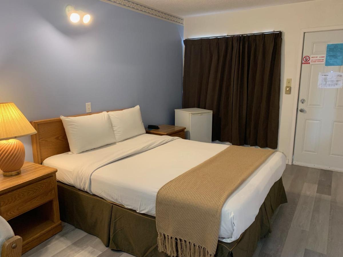 Swiss Sunset Inn Penticton Bagian luar foto