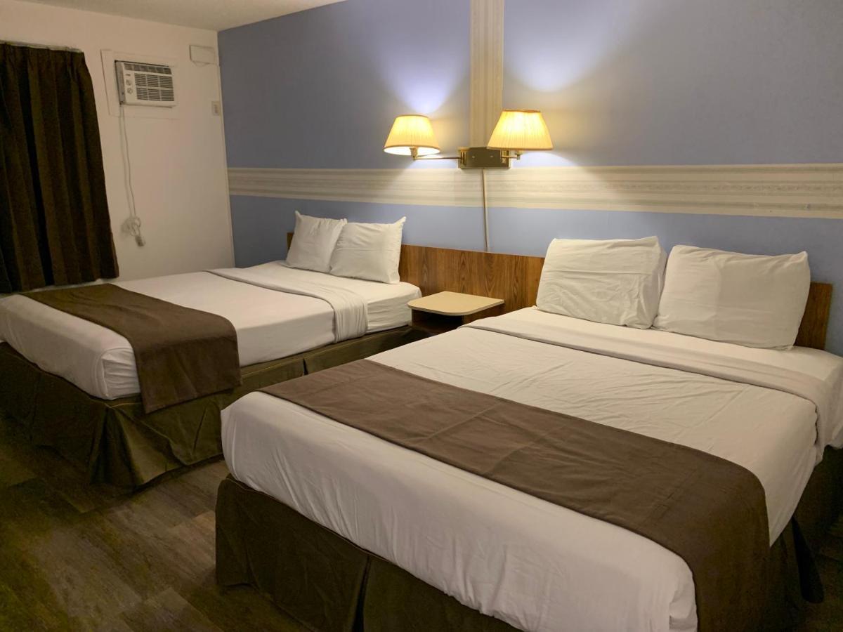 Swiss Sunset Inn Penticton Bagian luar foto