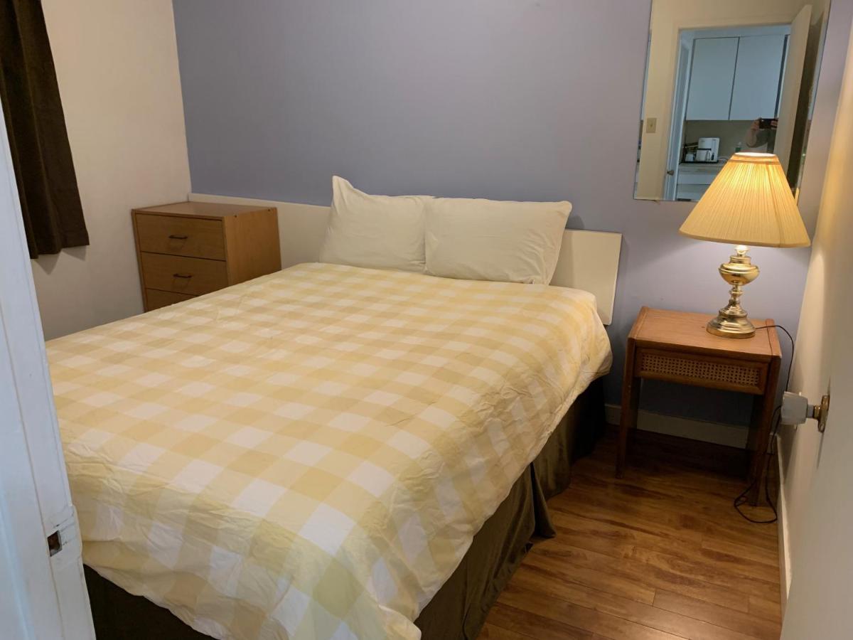 Swiss Sunset Inn Penticton Bagian luar foto