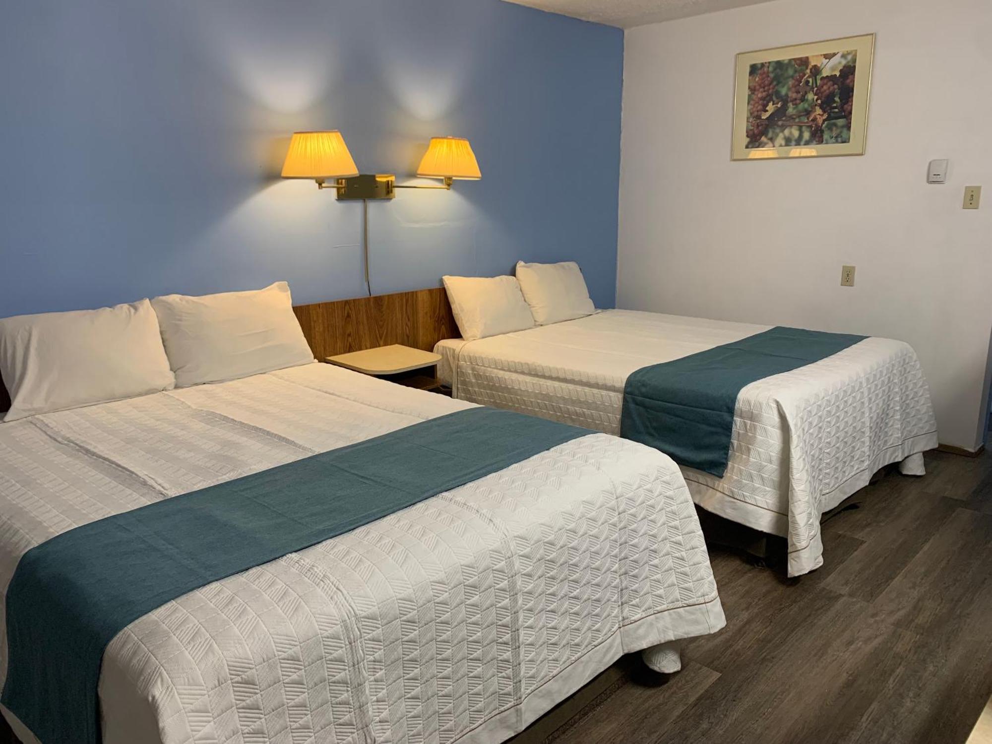 Swiss Sunset Inn Penticton Bagian luar foto